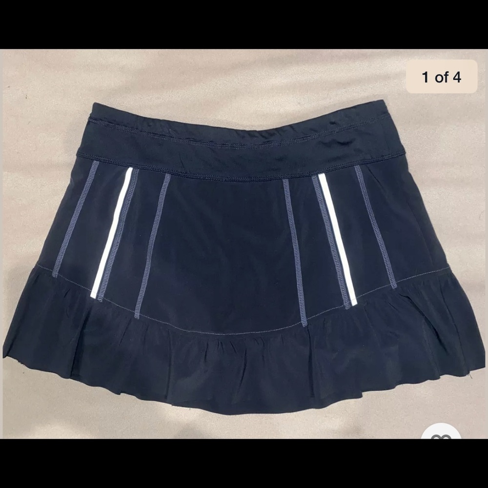 Size 6 grey Athleta tennis or yoga skirt
